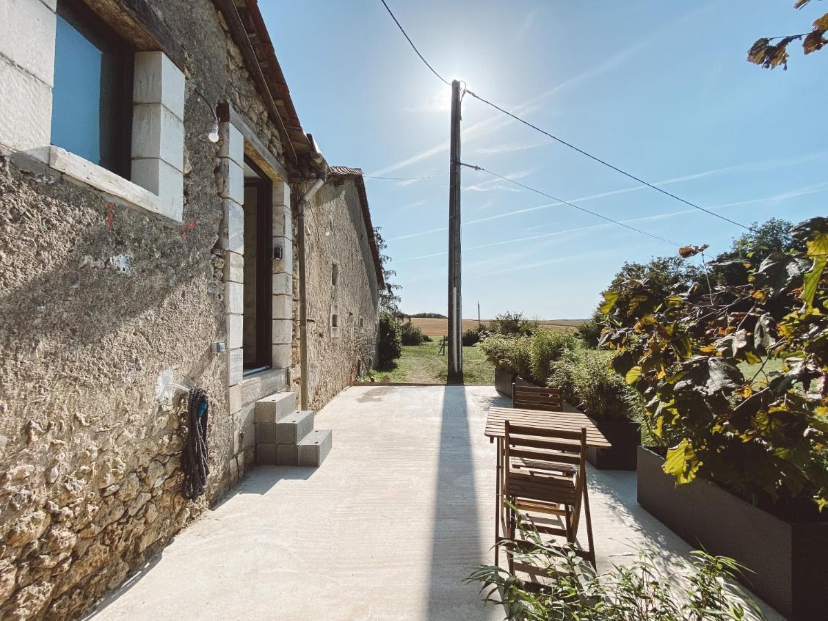 La Parenthese, Joli Studio Avec Terrasse Valeuil エクステリア 写真