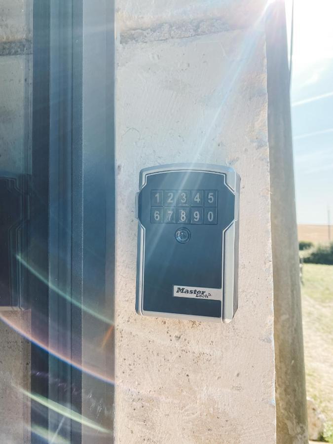 La Parenthese, Joli Studio Avec Terrasse Valeuil エクステリア 写真