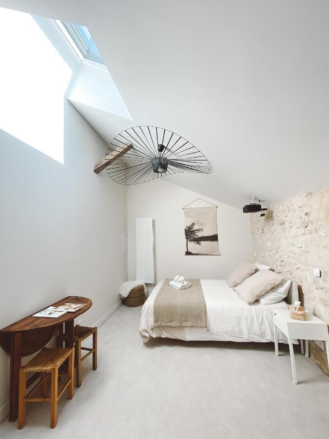 La Parenthese, Joli Studio Avec Terrasse Valeuil エクステリア 写真