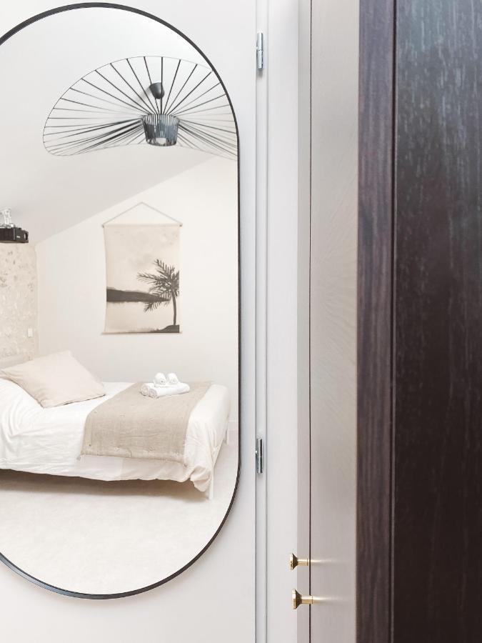 La Parenthese, Joli Studio Avec Terrasse Valeuil エクステリア 写真